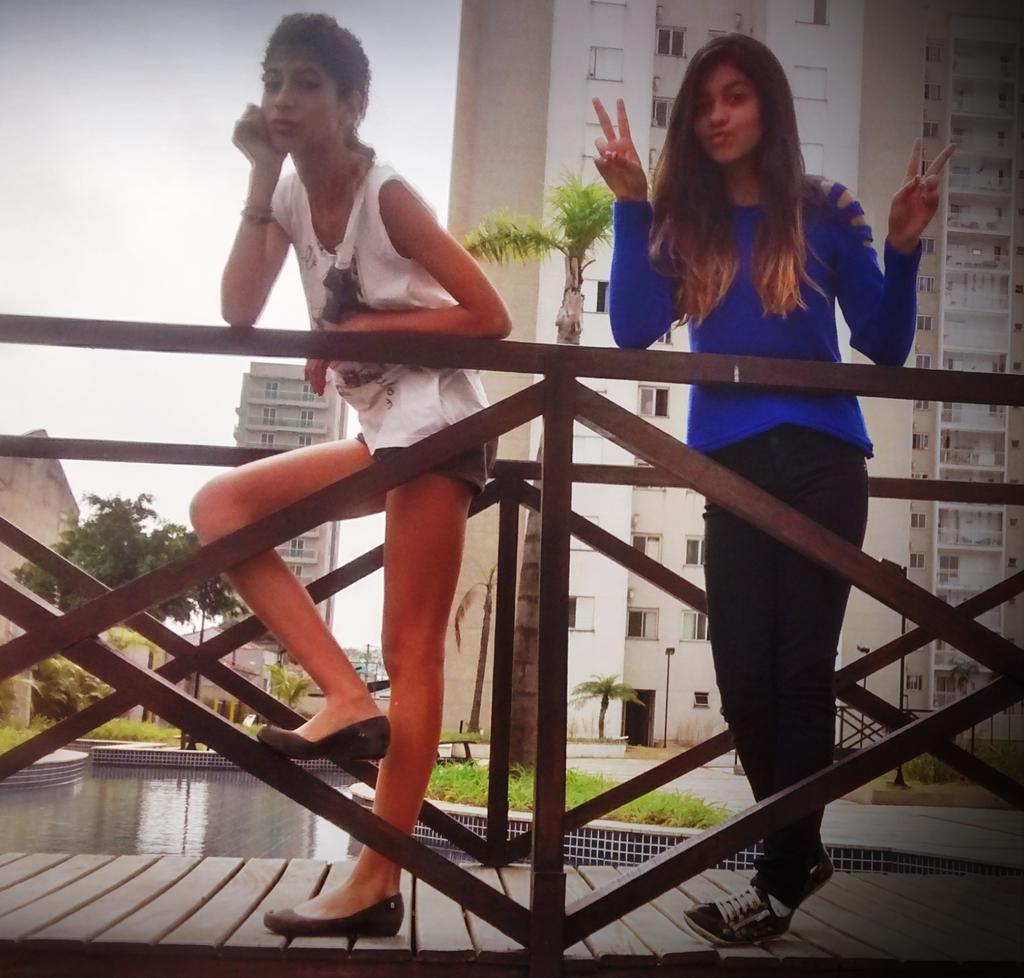 MeninasStyle's tweet image. Boa noitee lindos e lindas, Tudo bem? Que tal assistir um videozinho? Vai lá no nosso canal! Tem vídeo novo 😍👌