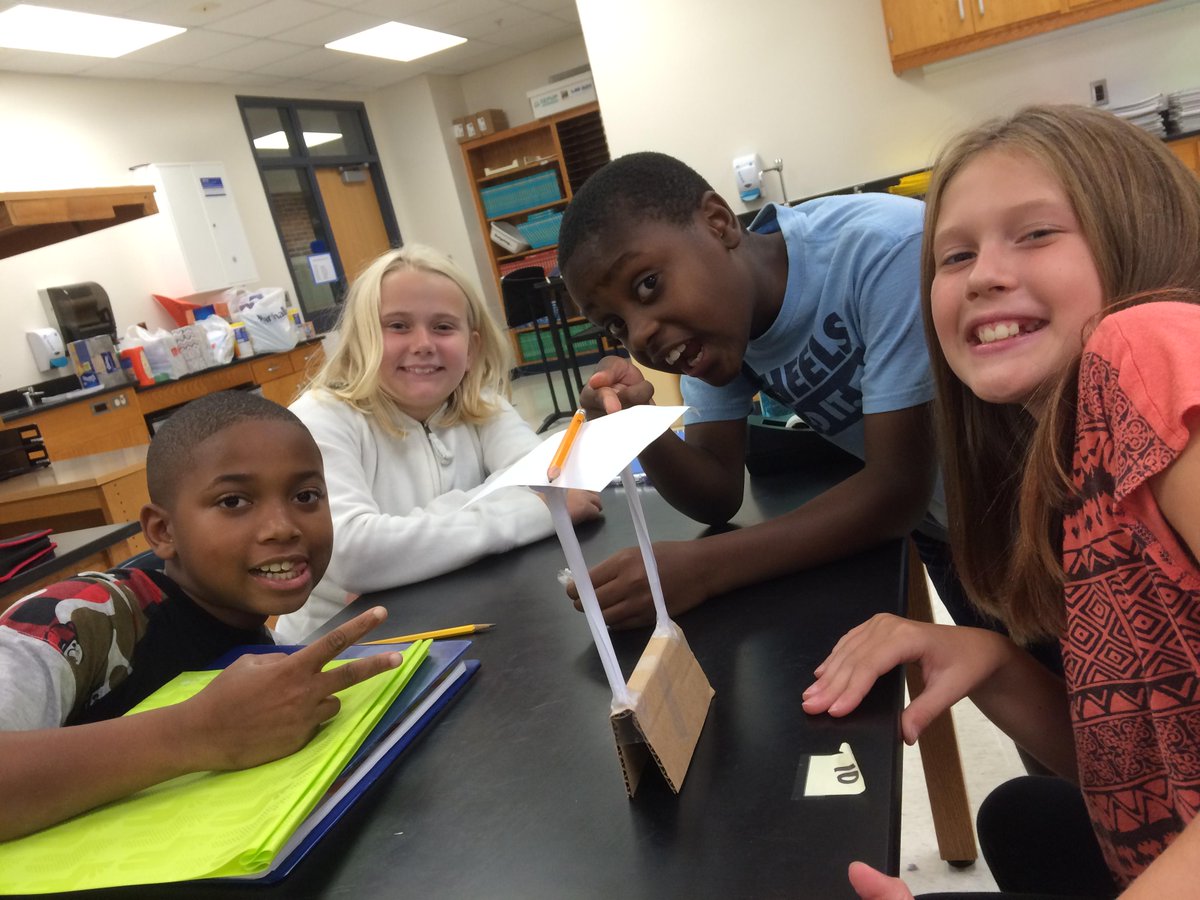 rsvoigt's tweet photo. Design-build challenge builds team spirit among 6th graders at #mms_elps #rm150 http://t.co/HHbpQpRa0x