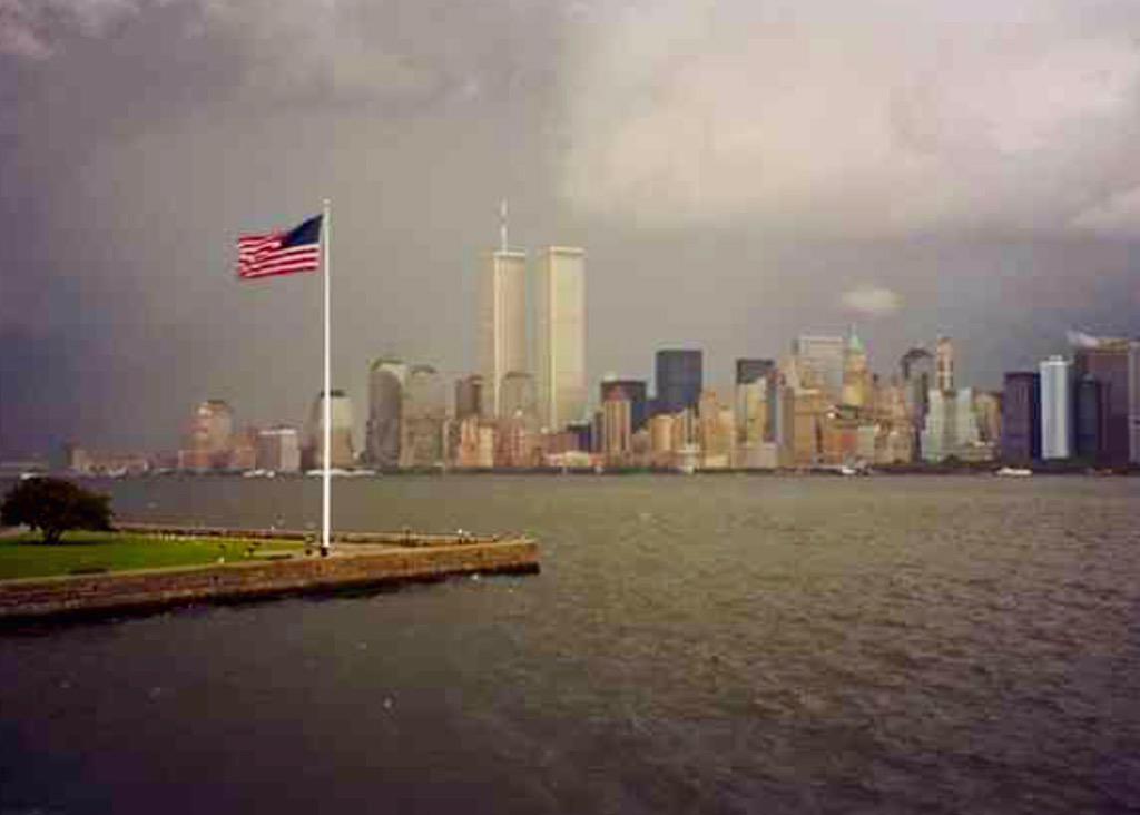 BeschlossDC's tweet image. Photograph taken by Canadian tourist 14 years ago today:  #Kuz