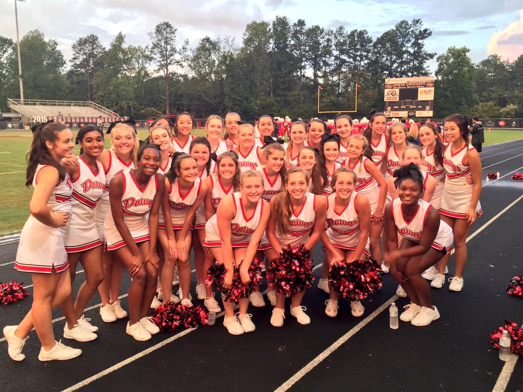 dawnmillercarr's tweet photo. ❤️❤️❤️❤️🏈🏈🏈🏈🐶🐶🐶🐶 cuties all around ! http://t.co/K2hwn4HO8Y