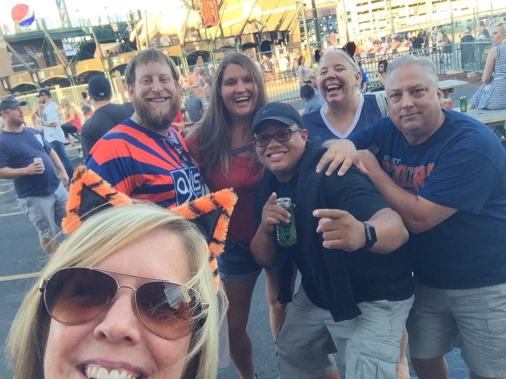 tegerer123's tweet photo. #detroitdatastrongfan http://t.co/LCBZ8LfPjP