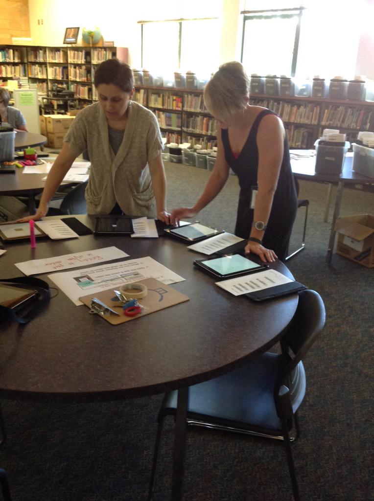 Mac_Library's tweet image. Admin &amp;amp; TTL quickly setup iPads for newly enrolled students.  #VPSBack2School #VPSsuccess #AmazingMacsters