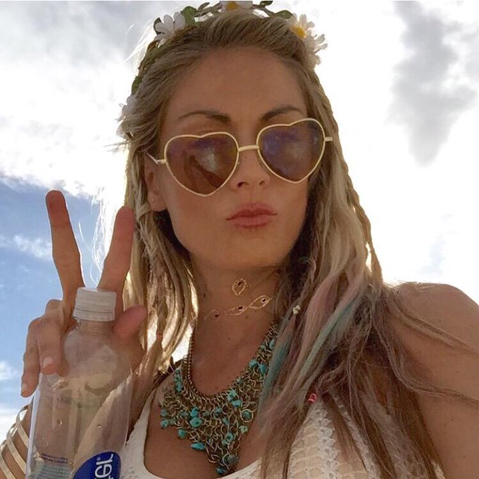 ✌🏼️🎭🎪❤️ #TBT #burningman2015 http://t.co/39czNas0Dv<a href="/tag/tbt"class="tags">#TBT</a><a href="/tag/burningman2015"class="tags">#burningman2015</a>