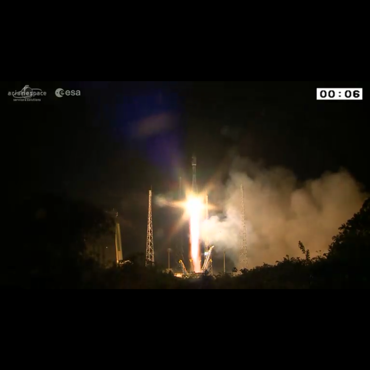 Nouvel envol de #Soyouz dans le ciel guyanais il y a quelques minutes, à 23h08 heure de #Kourou ! #Guyane #VS12