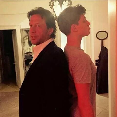 DailyPakUrpr7's tweet photo. Imran khan in London with son #PTI @RehamKhan1 @Jemima_Khan http://t.co/KFo1o38nPb