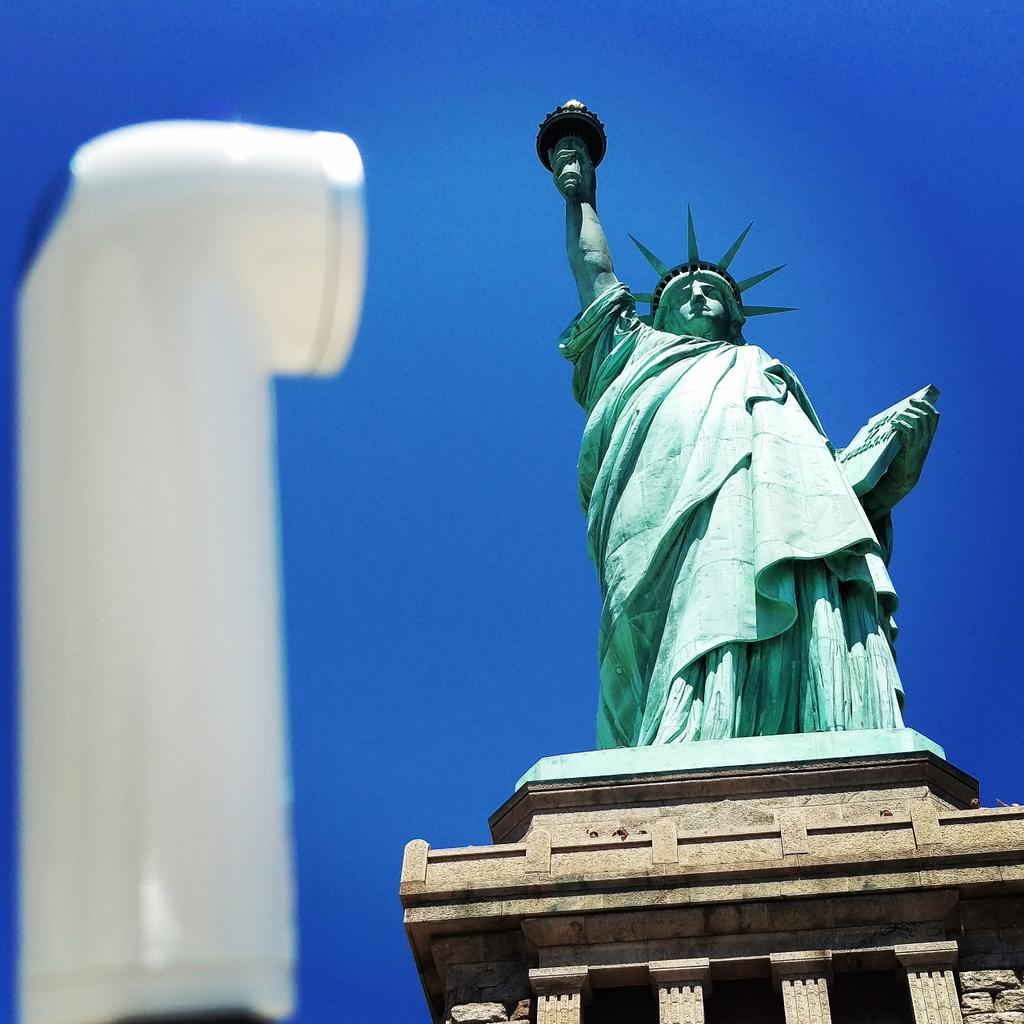 iatly's tweet photo. Everywhere you go,bring with you the #RECamera, the Liberty to take the most impressive shots from any angle #HTCTips http://t.co/K4Q053SMSq