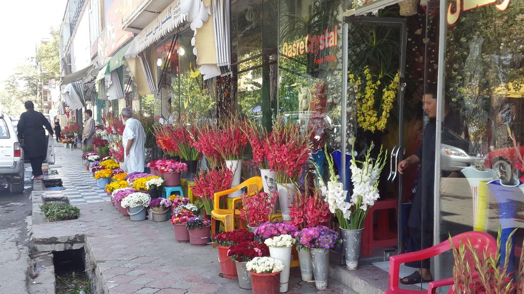 Rateb Noori on Twitter: "Kabul Flower Street. #Kabul #Afghanistan  http://t.co/B42UNwP48t" / Twitter