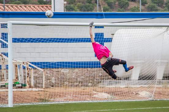 CDCortes's tweet photo. Esta temporada nuestro arquero @Alvaro2238  seguirá defendiendo los colores del club bajo los palos #objetivo220 http://t.co/HWNpRHzABp