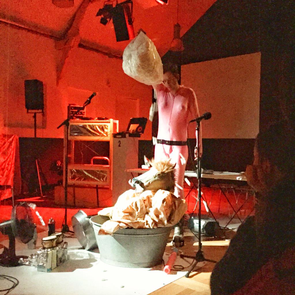 JulianCaddy's tweet photo. My favourite 2016 @FringeAmsterdam #horse moment #huldebiet #amsfringe @brightonfringe http://t.co/Pj7YhKM52f