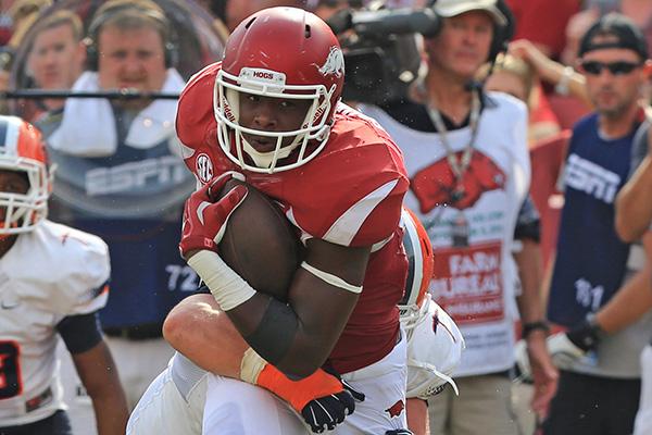 wholehogsports's tweet photo. How Jeremy Sprinkle quickly emerged as a viable option in the Razorbacks' pass game http://t.co/WAyF4Fdahj http://t.co/rqp0dYFZep