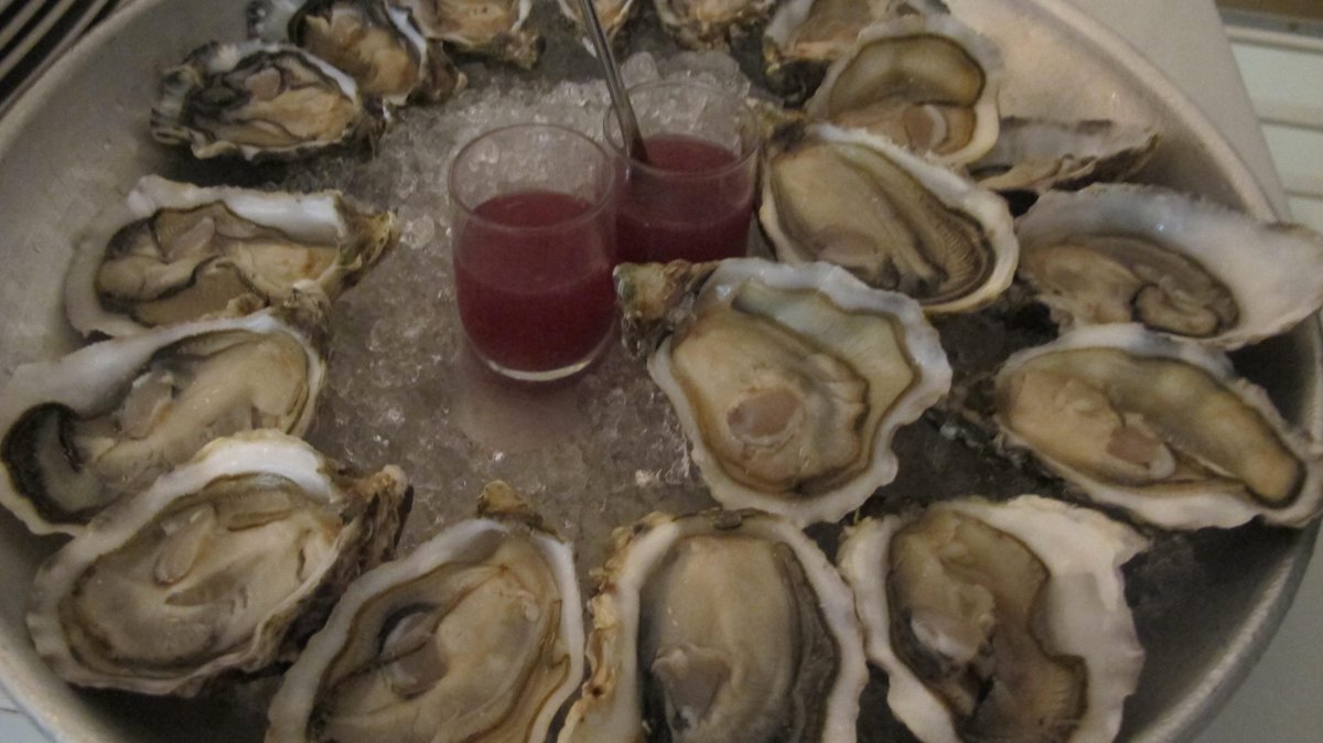 BiancaMilano's tweet photo. ostriche che passione!!! tante, diverse e spettacolari! vieni al #ristorantebianca a scoprirle... http://t.co/UQDpRXjIzT