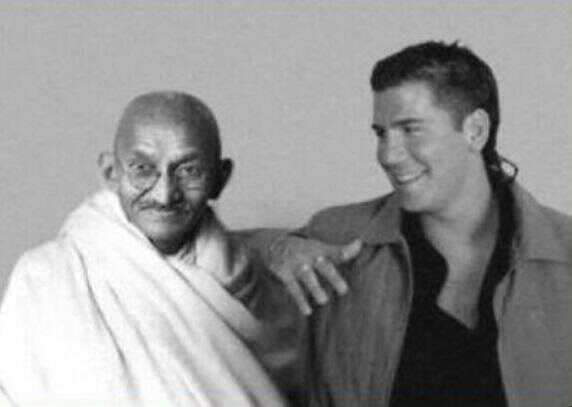 aroquesihombre's tweet photo. Gandhi y Lucas http://t.co/72YAJQPIGw