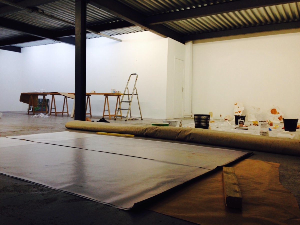 LCommun's tweet photo. Belvédère, #ProgrammeSuite avec le @CNAPfr RDV mer 16.09 @LCommun pr le vernissage! Pr l'instant, montage de l'expo! http://t.co/eBvr38IhYM