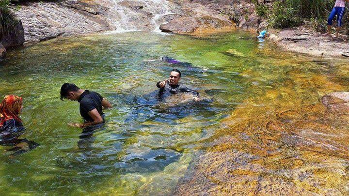 enciktravel's tweet photo. Sungai Bangang di Terengganu. Terletak di Hutan Lipur Chemerong, Dungun. Bestnyaaa 😍 Ada yang nak pergi sini tak? http://t.co/zPXs0KbDv8
