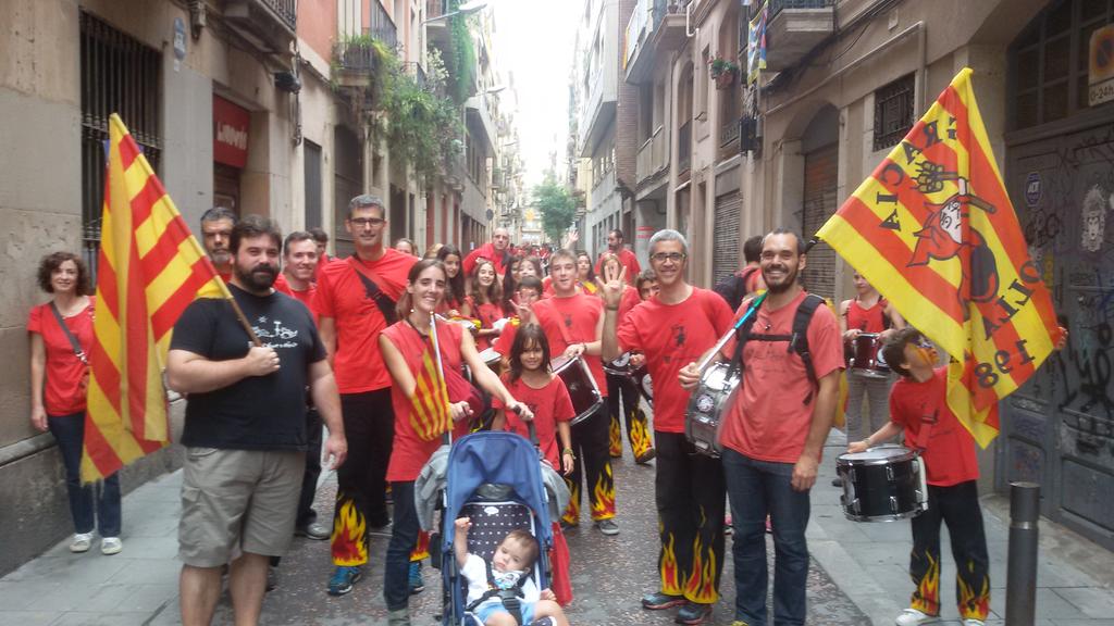 VellaDeGracia's tweet photo. La Vella de Gràcia anem cap a la #ViaLliure11S
#diada #tram47 #meridiana http://t.co/mvUhNILYc7