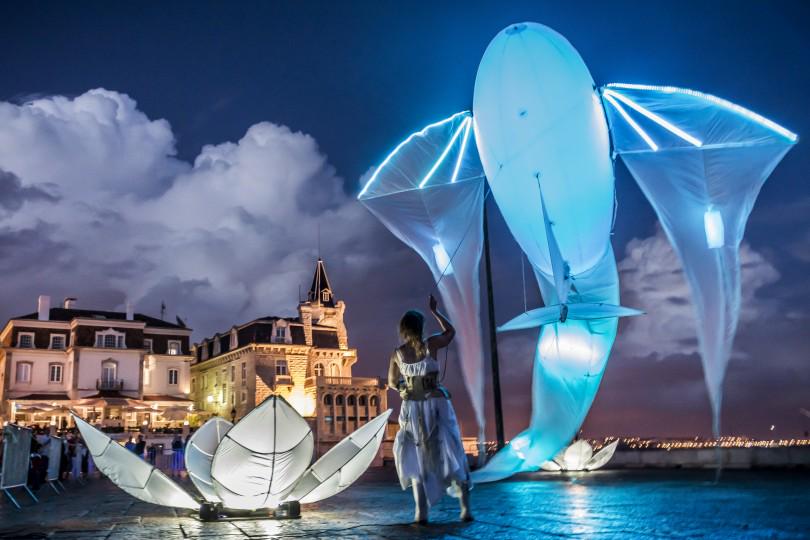 PortugalCNFDTL's tweet photo. Starting TONIGHT...don't miss the Lumina Festival of Light in #Cascais, near #Lisbon.  https://t.co/UlEUNU7Jl4 http://t.co/wcIeUH519P