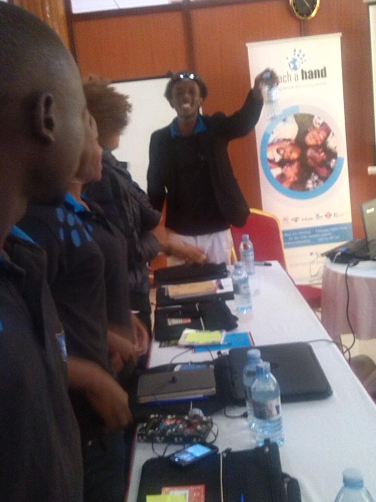 KasiitaMark's tweet photo. Energiser #RefreshersTraining @256_mc but we should note that "2.6million YoungPeople are living with HIV/AIDs #ESA http://t.co/6kbdiBakiu