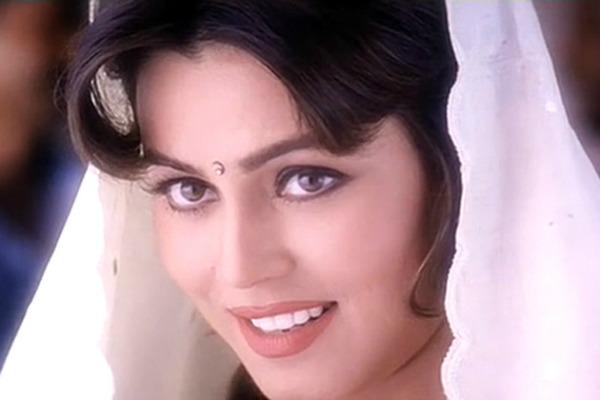 Happy Birthday to the Pardes girl Mahima Chaudhry! Play her songs from the film here:  