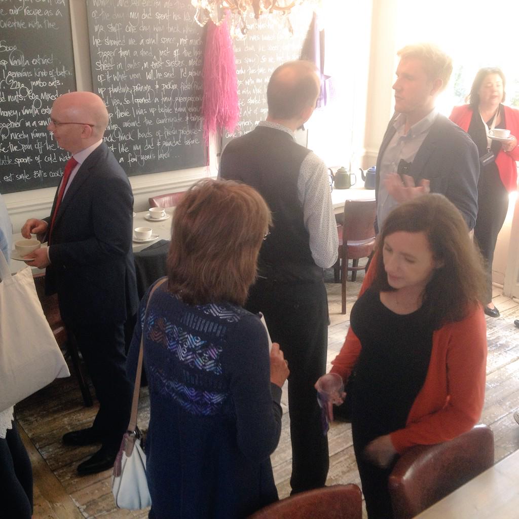 C_C_P_'s tweet photo. Lovely busy group here at #CreativeCumulus at #Bills in Reading today :-)
#networking @BBGClubs http://t.co/0Qi8fC4vvx