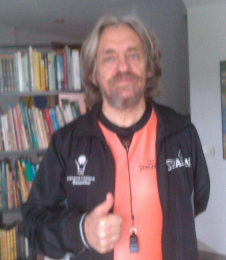 deyzaguirre's tweet photo. Amb l'esport català, els àrbitres també hi #Guanyarem http://t.co/r2gLTpDUED http://t.co/mIQzYM6mC5