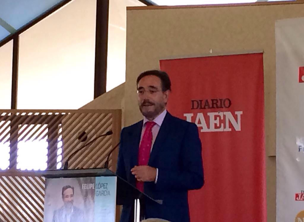 mercedes_gamez's tweet photo. Felipe Lopez anuncia en #Jaénnuevomilenio el apoyo de la Junta a la puesta en marcha dl  tranvía d Jaén #Jaen http://t.co/czVcRzoCep