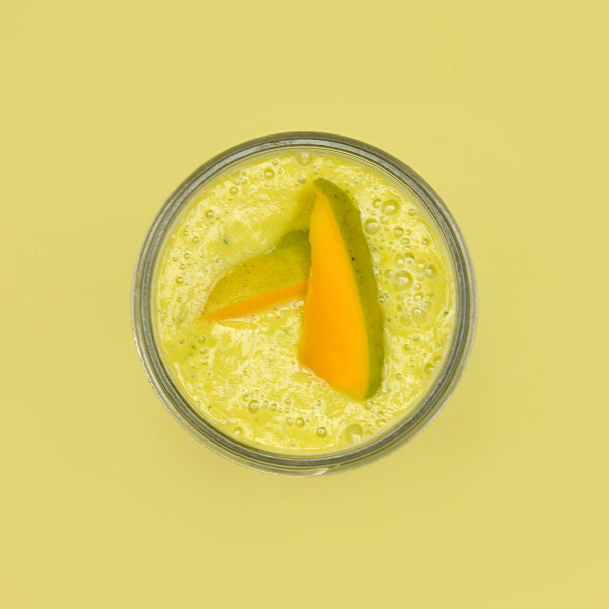Picorist's tweet photo. Quand le #smoothie #healthy du matin devient une oeuvre d'art ! #pantone #yummy http://t.co/oxvTKDyJ2h http://t.co/pjmp02c8tr