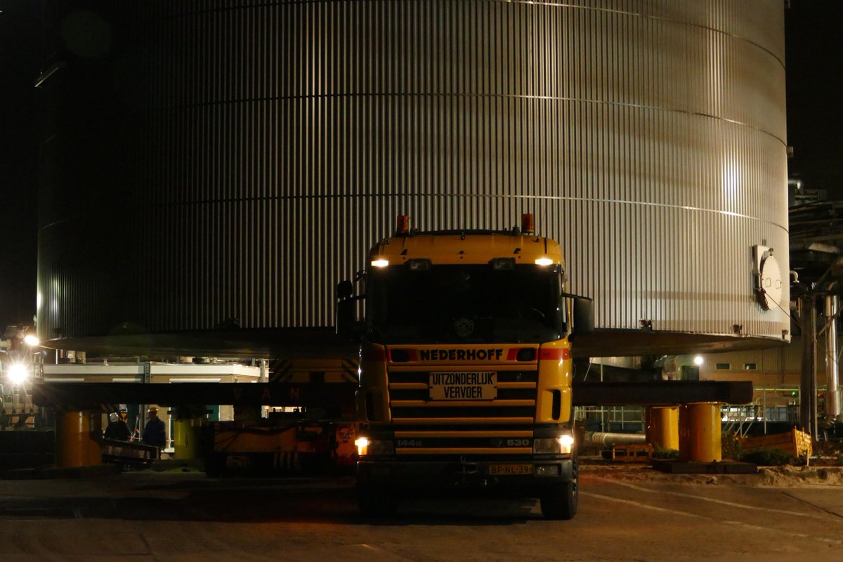 SWINN_nl's tweet photo. De #reactoren van #Croda zijn vannacht op het terrein gezet. Meer info: http://t.co/0Nd8R9LW73 http://t.co/8jqLjczPLX