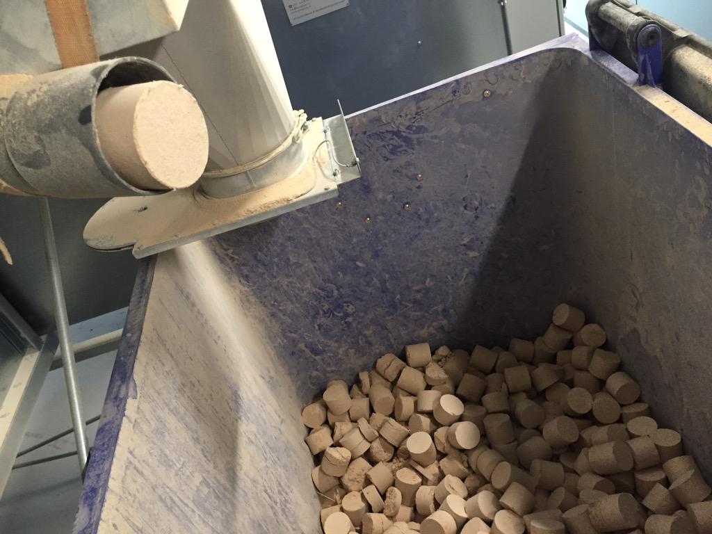 AartJC's tweet photo. #duurzame productie. Houtstof is bij #Auping geen afval..we maken er houtpellets van tbv energieopwekking. #circulair http://t.co/oAIsxdvQ22