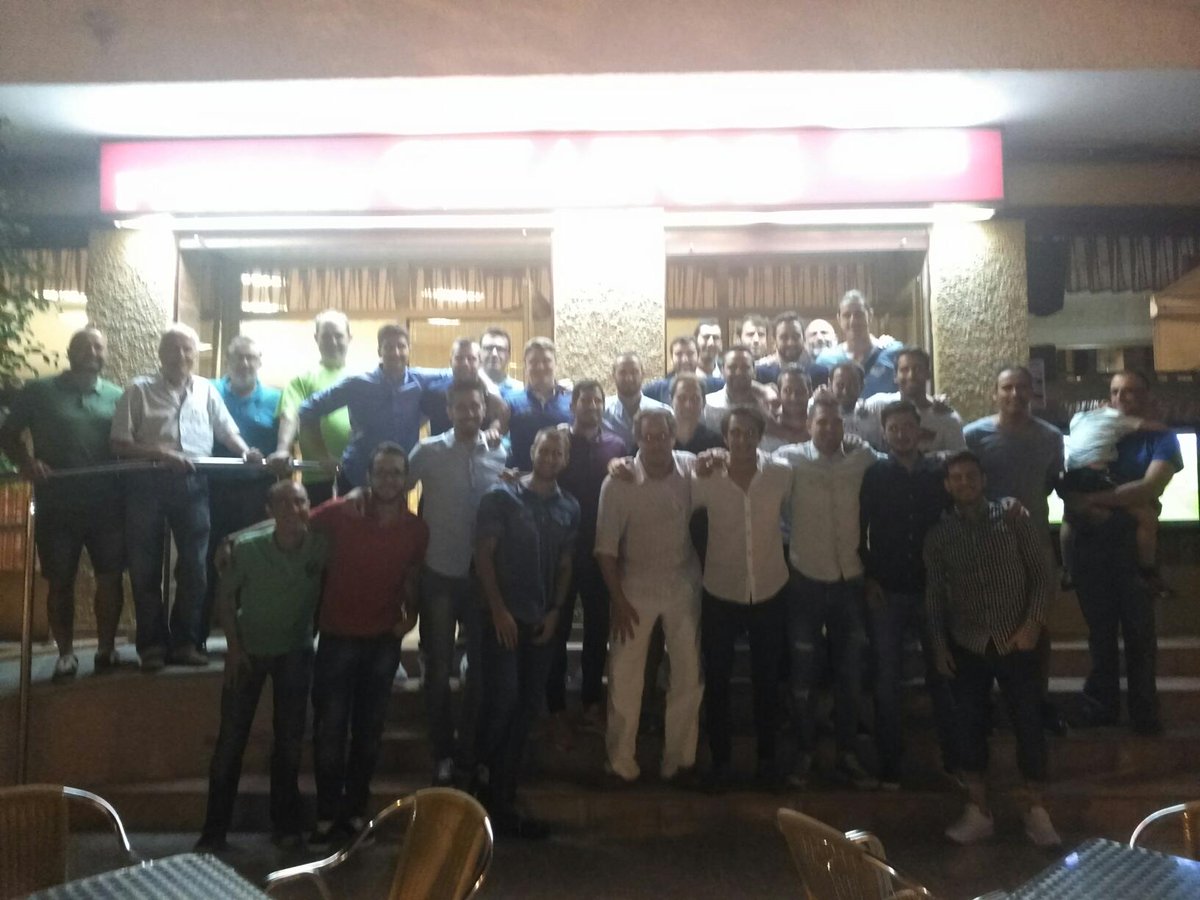 Ayer, la plantilla, cuerpo técnico y directiva pudo disfrutar de una estupenda cena en la Chanos (Molins). #equipo