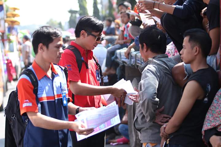 Bank_leman's tweet photo. Pemasar Sukses #kancaBriBumiayu #BRICommunity #BRILIaN http://t.co/1d4b3qjCPj