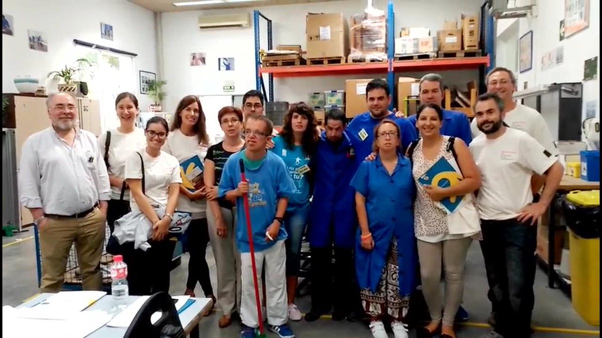 vicdelaveri's tweet photo. Ayer en el CO Coimbra disfrutamos del #globaldayofgiving junto a @XLCatlin. Muchas gracias!! @GrupoAMAS http://t.co/5ZZQ7uQaXU