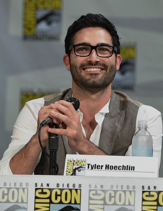 Happy birthday Tyler Hoechlin    