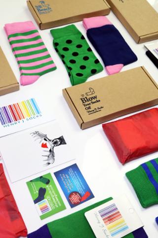 EasyTrader_'s tweet image. #FreebieFriday Win a year's subscription of socks for your man! Follow @HenryJSocks and RT ow.ly/S4F8l