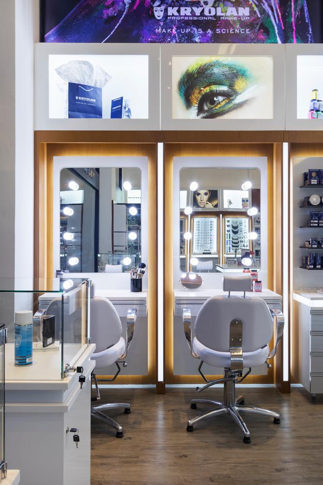 KryolanOfficial's tweet photo. Introducing the first ever Kryolan #Brazil store in #SaoPaulo #MakeupIsAScience http://t.co/AuTSE1Noz8 http://t.co/421ZPm2FtK