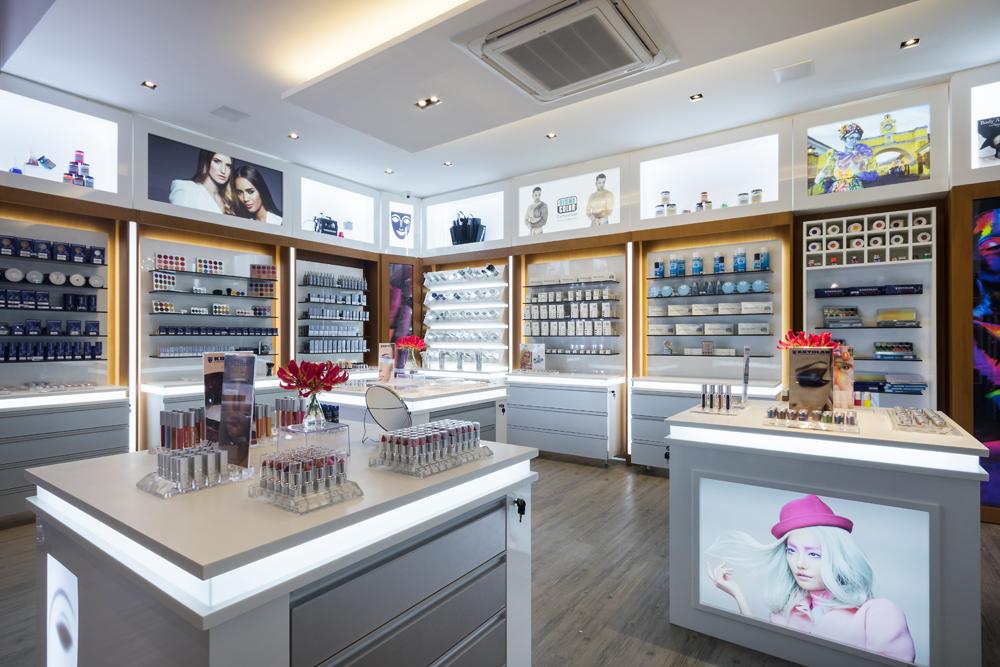 KryolanOfficial's tweet photo. Introducing the first ever Kryolan #Brazil store in #SaoPaulo #MakeupIsAScience http://t.co/AuTSE1Noz8 http://t.co/421ZPm2FtK