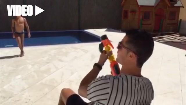 Cristiano's tweet photo. Spending excellent time with my son.
http://t.co/EVR2bX4CfR http://t.co/CWyAY1bTRz
