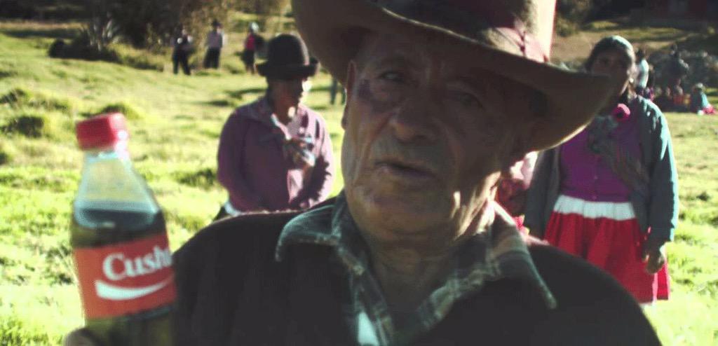 Enteresan isimlilere dev hizmet: Ses algılayan otomatla isminin yazılı olduğu Coca-Cola şişesi
bit.ly/1Mg2X9W