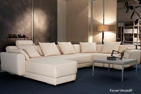 Sie werden am Ledersofa K1850 immer wieder neue, spannungsvolle Akzente finden. kayserversand.de/leder-wohnland…