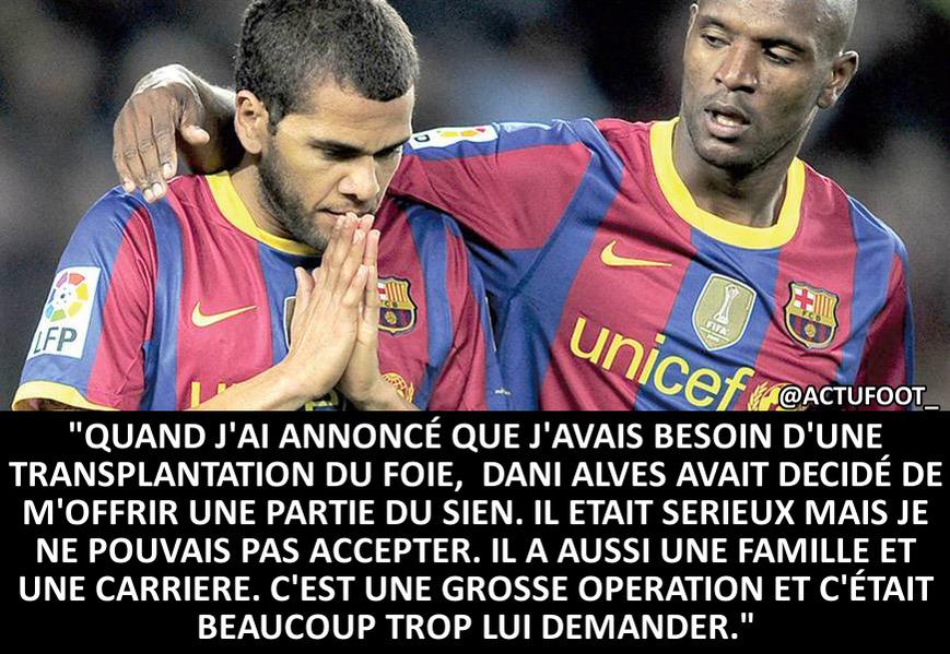 ActuFoot_'s tweet photo. Le jour où Dani Alves a proposé son foie à Eric Abidal... #RESPECT http://t.co/Cxr4BMnMRv