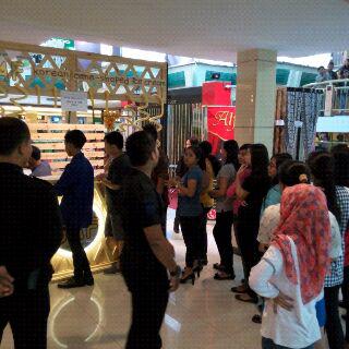 Wuih antrinya mantep juga ini es krim baru semacam jeju es krim korea di Ramai Mall <a href="/JogjaUpdate/">jogjaupdate.com</a>