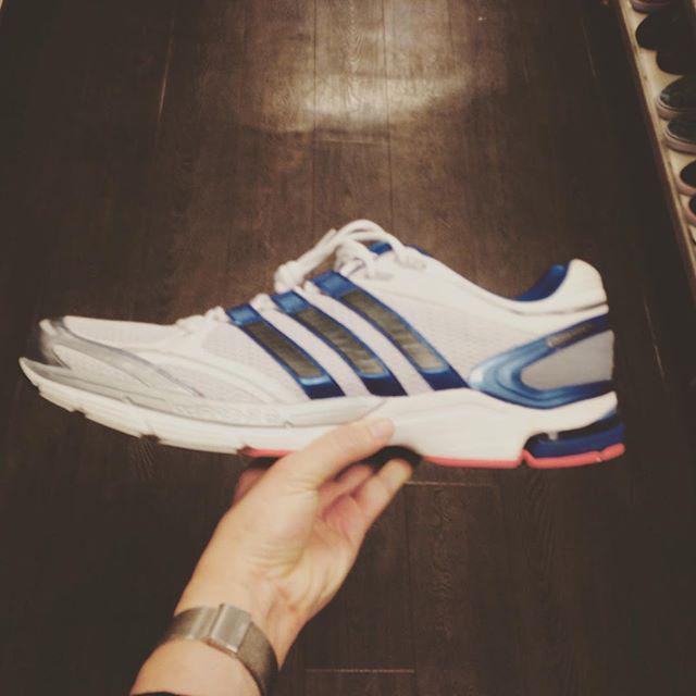 SamSwaf's tweet photo. Killing time in TK Maxx, I stumbled across a size 19 shoe
#AnnualLeave #Vacation #Restles… http://t.co/fmBNK1VJJz http://t.co/Z9xg6u4Eom