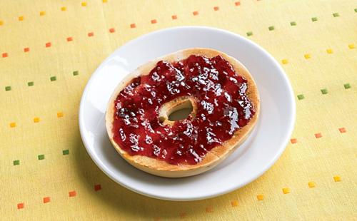 runnersworld's tweet photo. Here are some easy-to-digest fuel options for early morning runs up to 13 miles. http://t.co/yffRLSbpag http://t.co/FqfpcQ2MT9