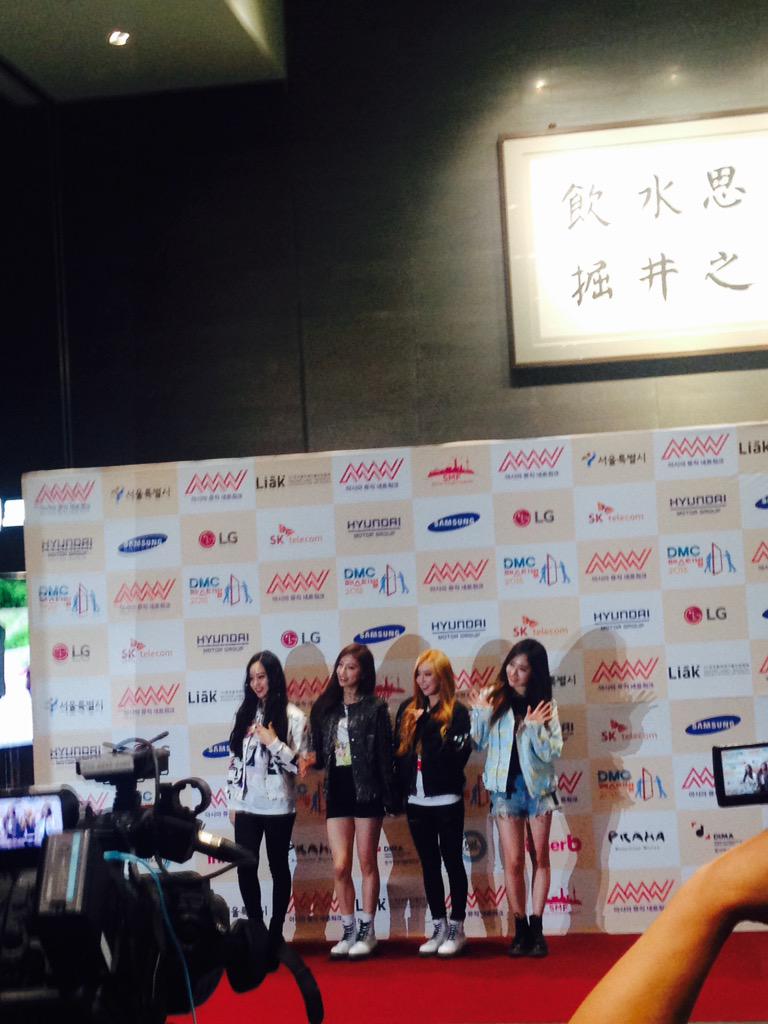 [#디아크] 2015 Asia Music network 잠시 후 7시에 #THEARK 가 오릅니다! V앱으로 생중계되니 많은 시청 부탁드립니다:)