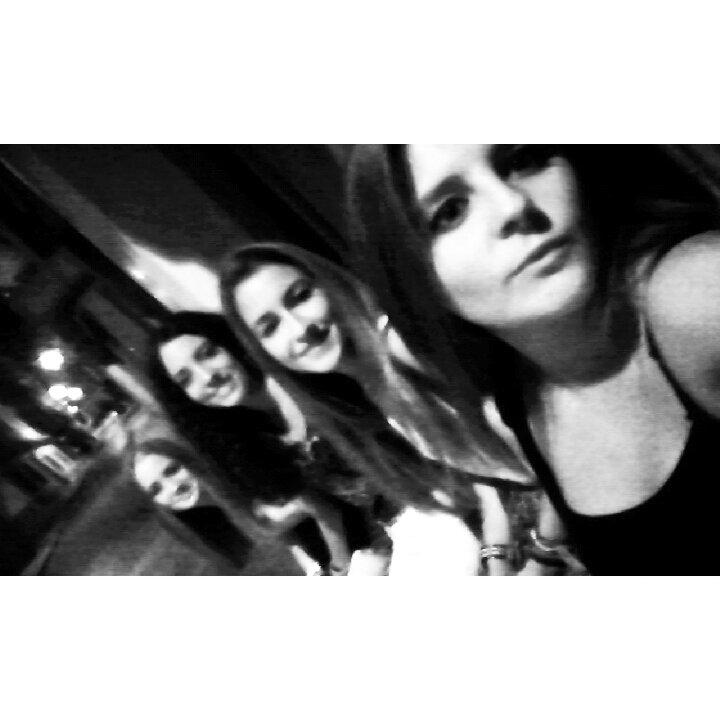 miriamloji's tweet photo. ¿Algo mejor?😍👍❤🔝💘🐶🐷🐸👑 #FDV15 http://t.co/G2VIh6WjSM