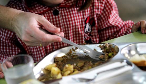 periodicoclm's tweet photo. Una alcaldesa del #PP cierra el comedor social para no atender a niños no empadronados http://t.co/tqwQlEF3Uh http://t.co/9fHPdYC75v