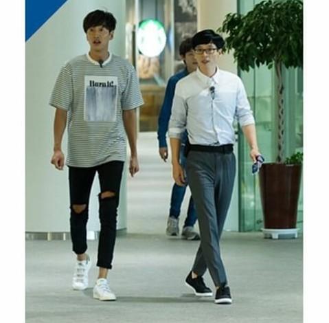 Lee Kwang Soo 이광수 On Twitter 150911 Burning S Instagram Update In The Pic Seen Lee Kwang Soo Wearing A T Shirt From Burning Http T Co K21domuftl Twitter