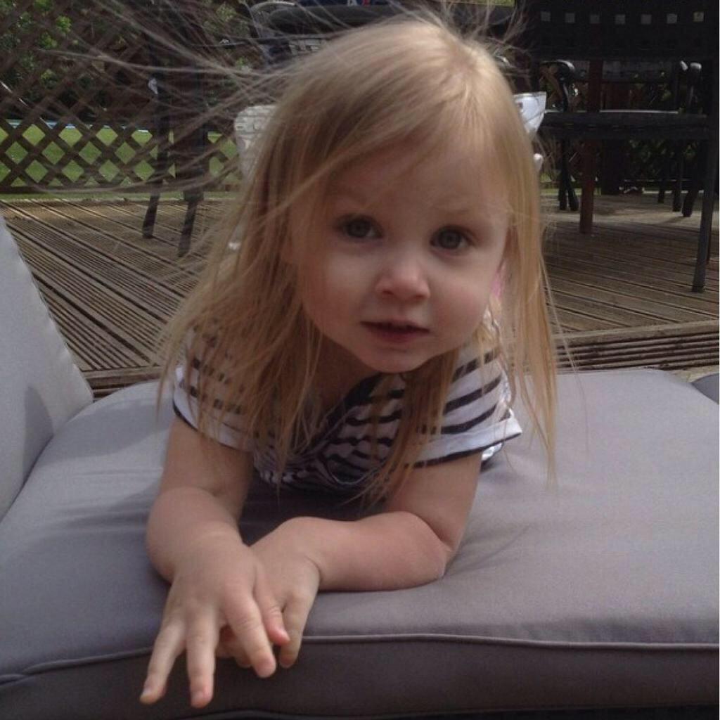 whereveryouqre's tweet photo. Auguri piccola.
È veramente cresciuta tanto Dio mio. #HappyBirthdayLux http://t.co/O93TGkLmCK