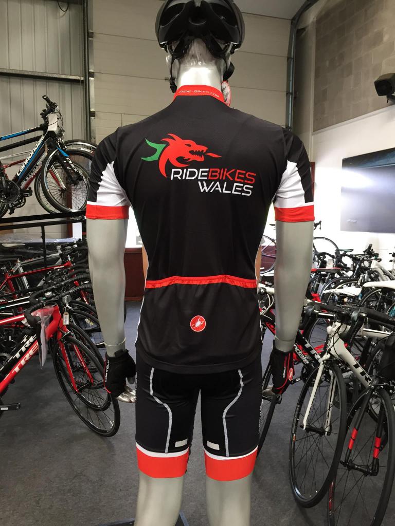 RideBikesWales's tweet photo. #RBW news our new Ltd Castelli shop kit has just landed &amp; will be available from 12/9/15
Jerseys: £50
Bib Shorts: £75 http://t.co/m73n7NFQHS