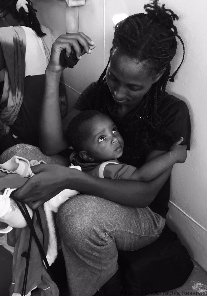 MTeresaSette's tweet photo. Most #refugeewomen saved by @moas_eu are v young,often pregnant,travelling alone w their children.Visibly traumatised http://t.co/l7x6KdLYKQ