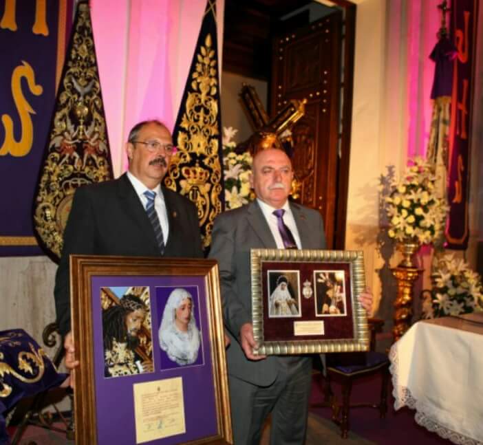 moraosalhgrande's tweet photo. Acto de Hermanamiento entre dos grandes hermandades @moraosalhgrande @RociodeMalaga  1 de julio de 2011 http://t.co/W7rLFWXt6i